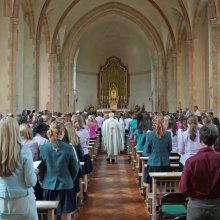 Farnborough Hill Gathers to Celebrate Mass of the Sacred Heart